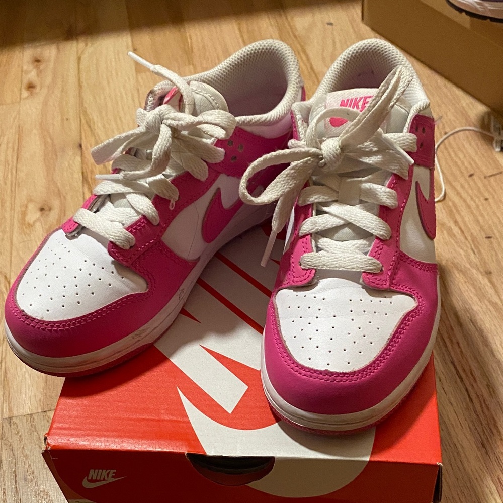Nike Kids Sneakers in Pink and White